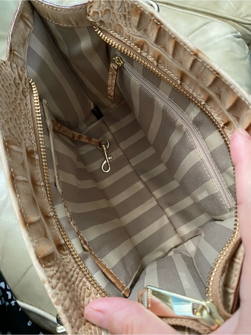 LKNW Brahmin Mini Priscilla Satchel Crossbody Tassel Charm Melbourne Wine/Beige - Picture 16 of 16